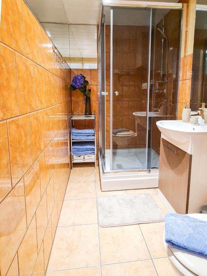 פארנו Ohtu Poik 2 City Center Basement Apartment מראה חיצוני תמונה