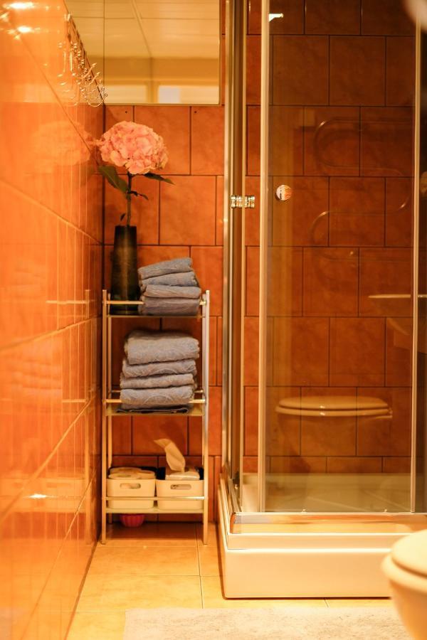 פארנו Ohtu Poik 2 City Center Basement Apartment מראה חיצוני תמונה